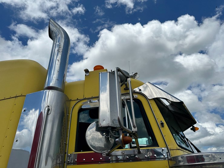 1998-peterbilt-379-image-47