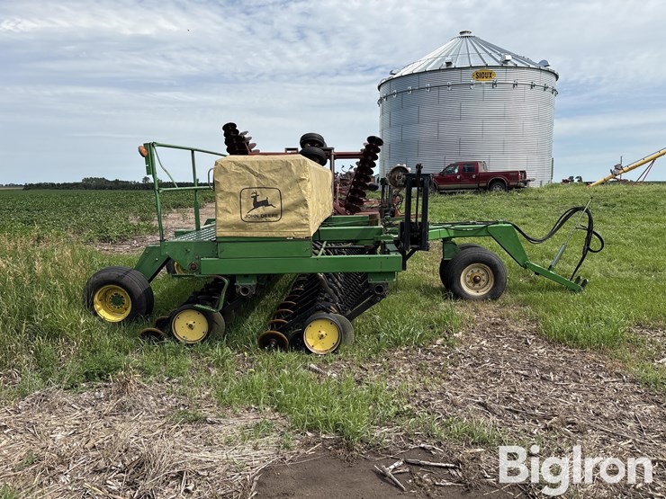 john-deere-750-image-4