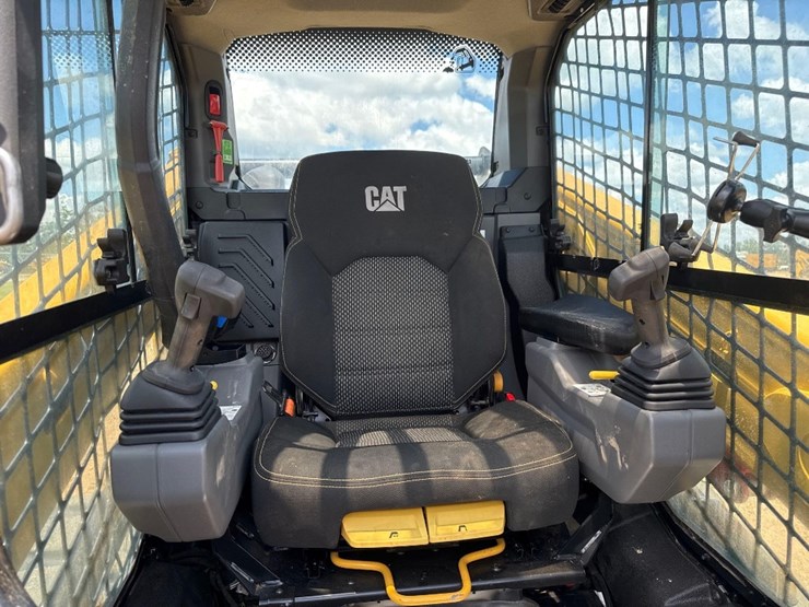 2024-caterpillar-255-skid-steer-image-25