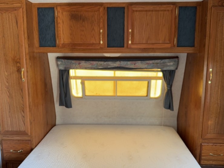 #3059-•-1999-28'-fleetwood-prowler-camper-image-23