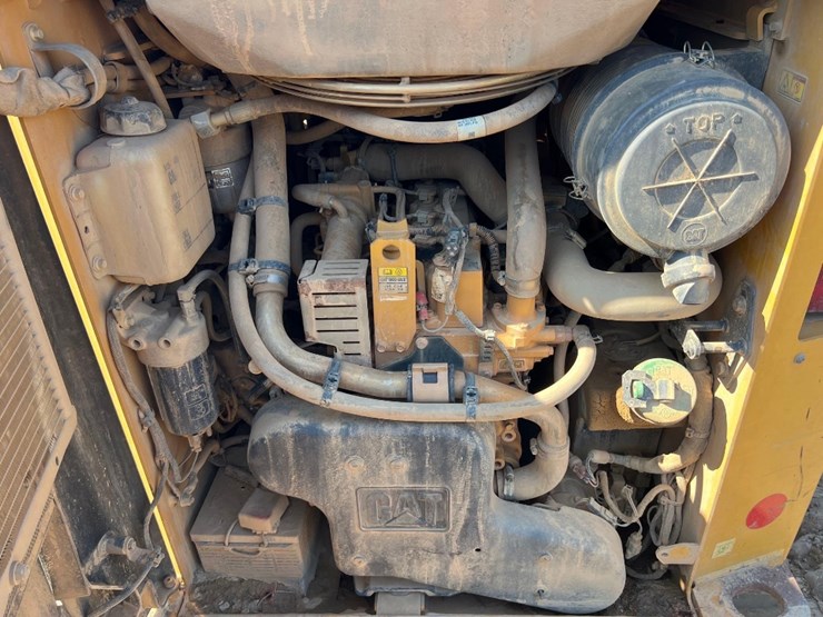2016-caterpillar-259d-image-23