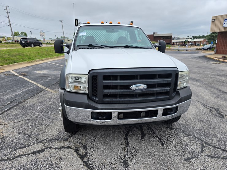 2007-ford-f550-image-44