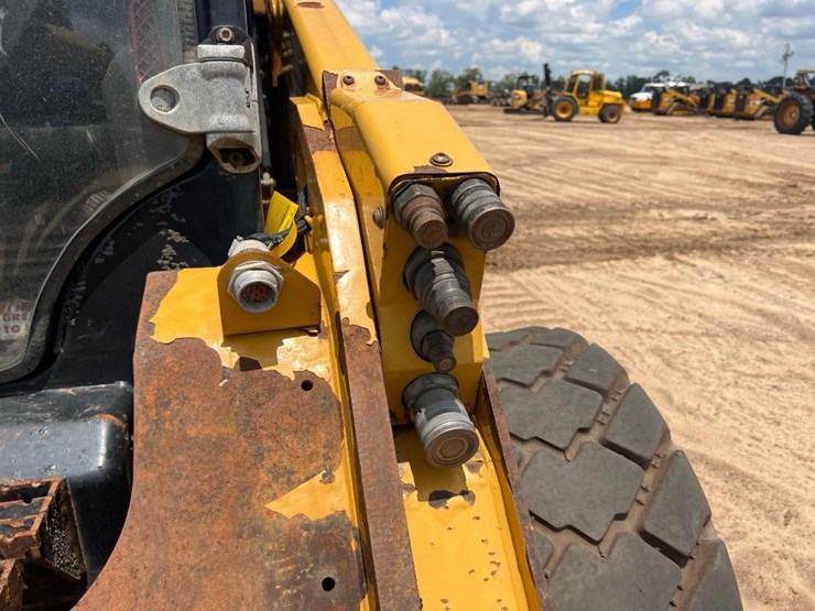 2014-caterpillar-272d-xhp-image-11
