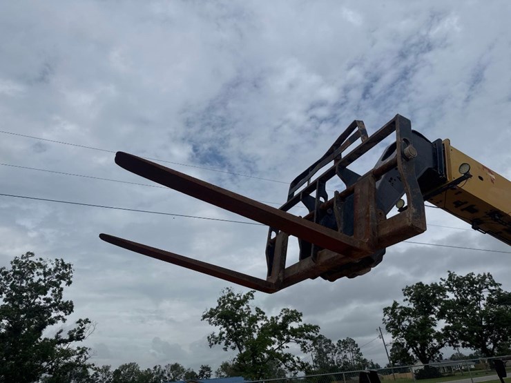2014-caterpillar-tl943c-image-23