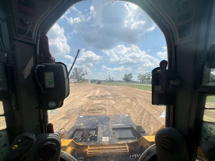 2021-caterpillar-289d3-image-30