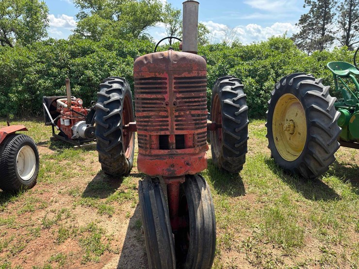 ih-m-tractor-image-2