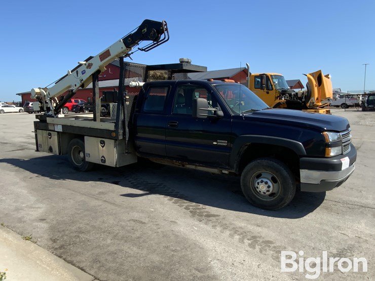 2005-chevrolet-silverado-3500-image-3