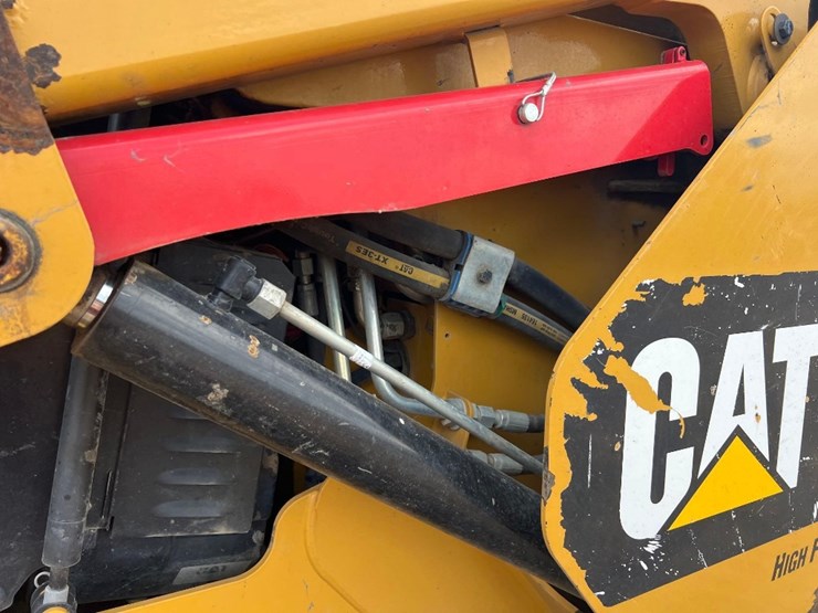 2016-caterpillar-262d-image-12