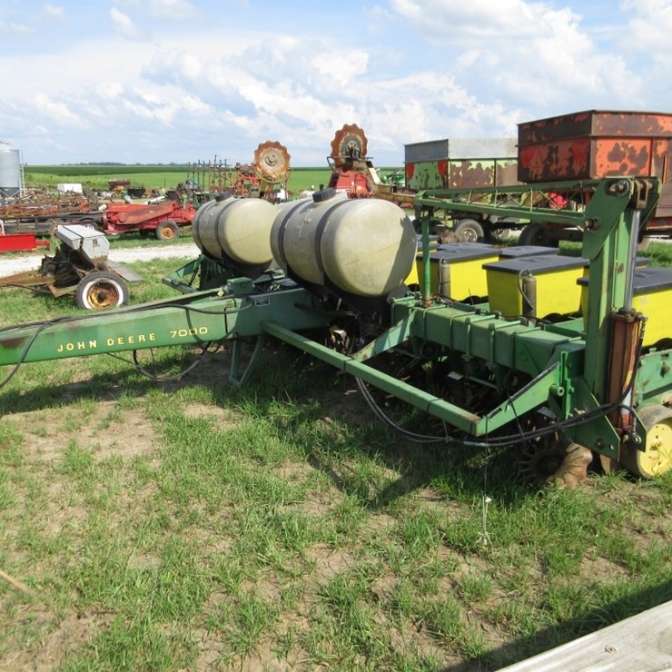 JOHN DEERE 7000
