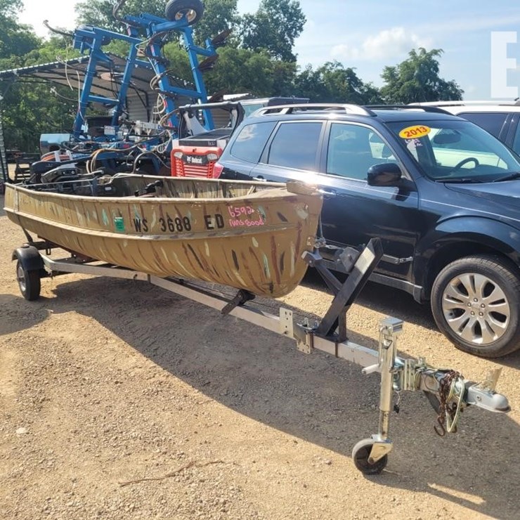 CAMO V-HULL ALUMINUM BOAT