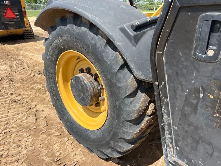 2013-caterpillar-tl943c-image-29