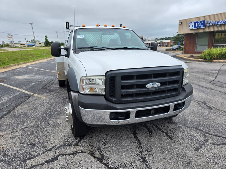2007-ford-f550-image-43