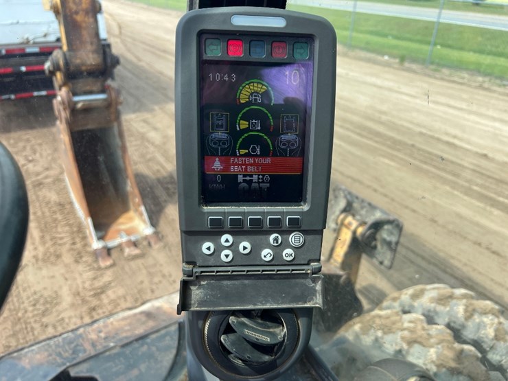 2011-caterpillar-m318d-image-31