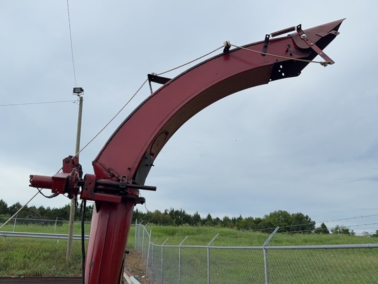 new-holland-718-image-6