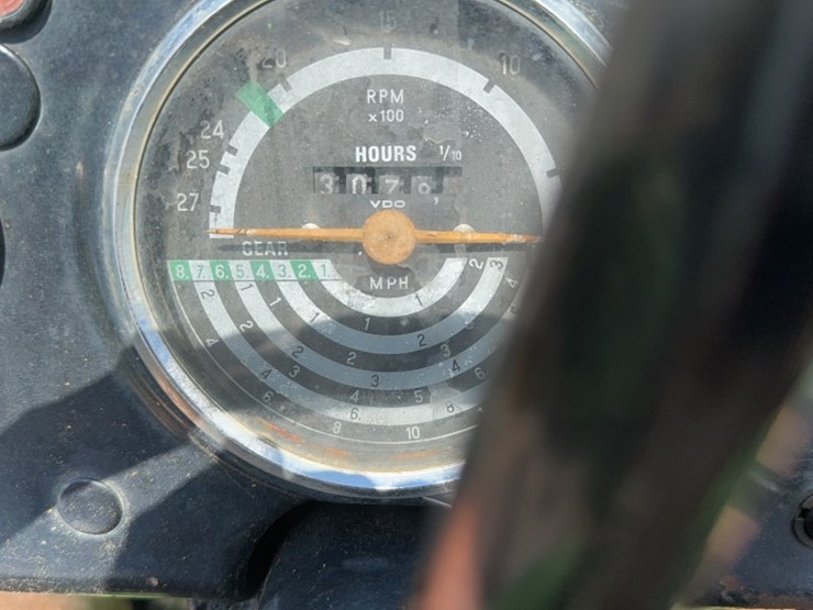 john-deere-820-image-19
