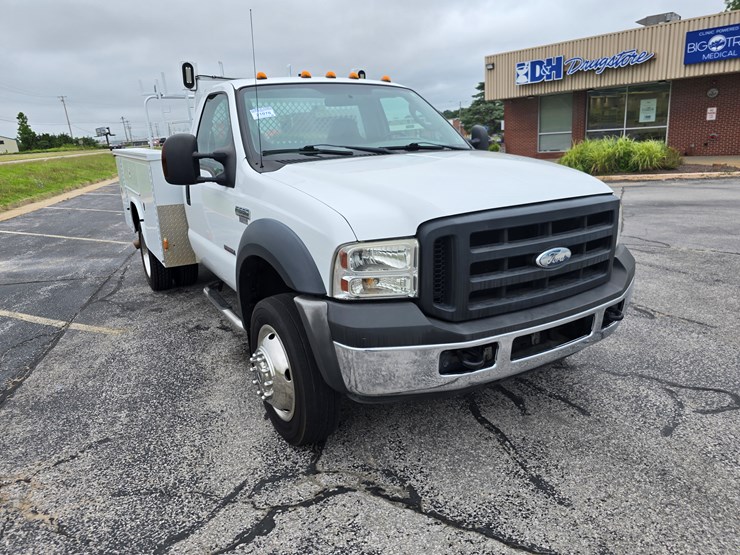 2007-ford-f550-image-42