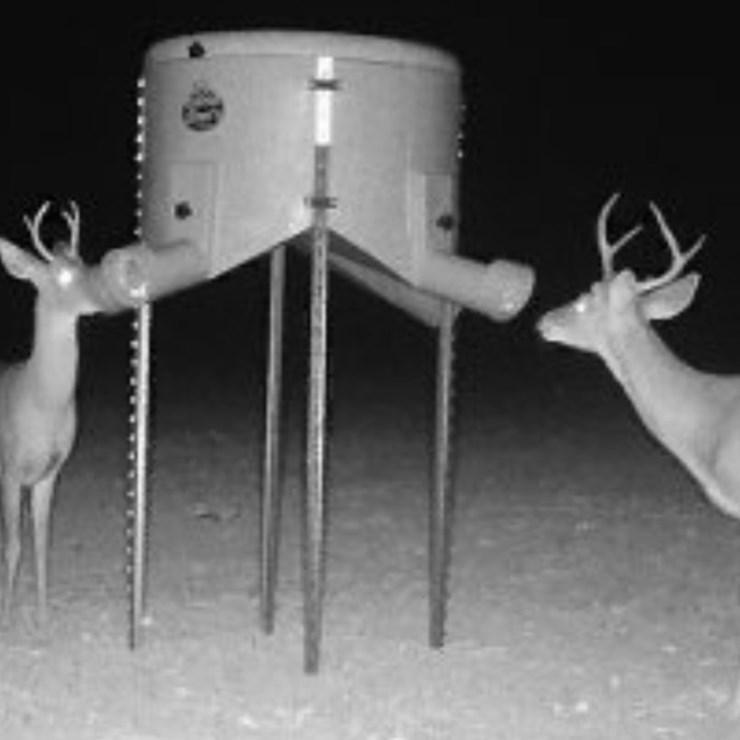 #8050 • UNCLE DANS DEER FEEDER