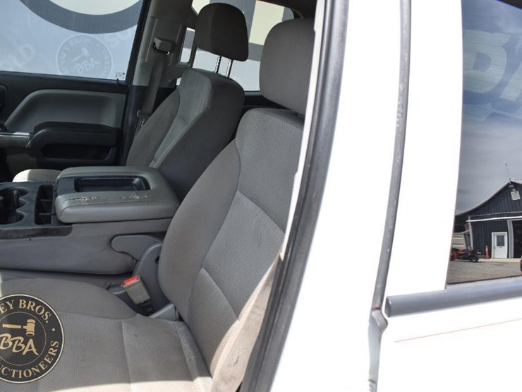 2017-chevrolet-silverado-1500-image-28