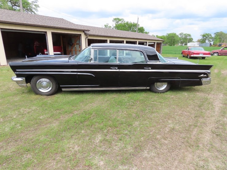 1960-lincoln-4dr-ht-image-4