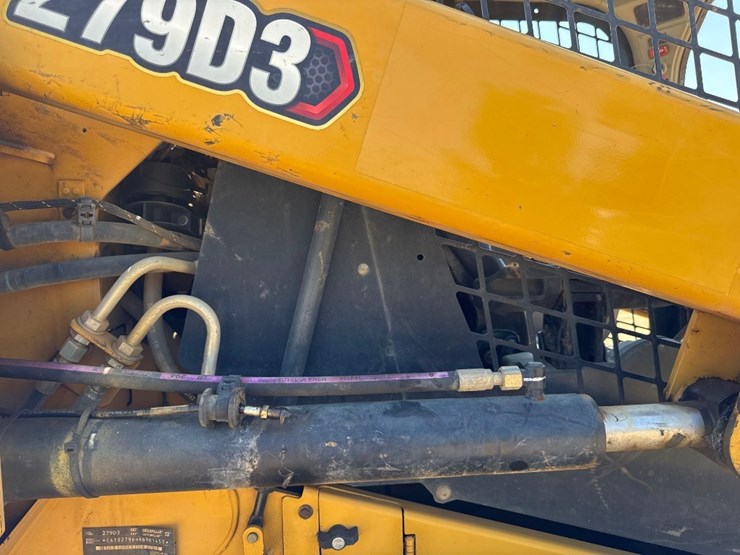 2020-caterpillar-279d3-image-20