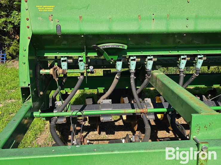 john-deere-750-image-10