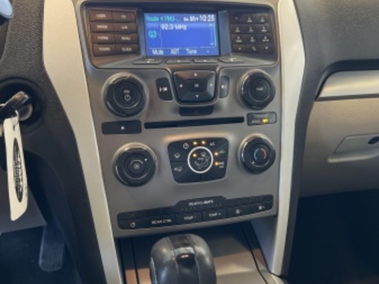 2013-ford-explorer-image-18