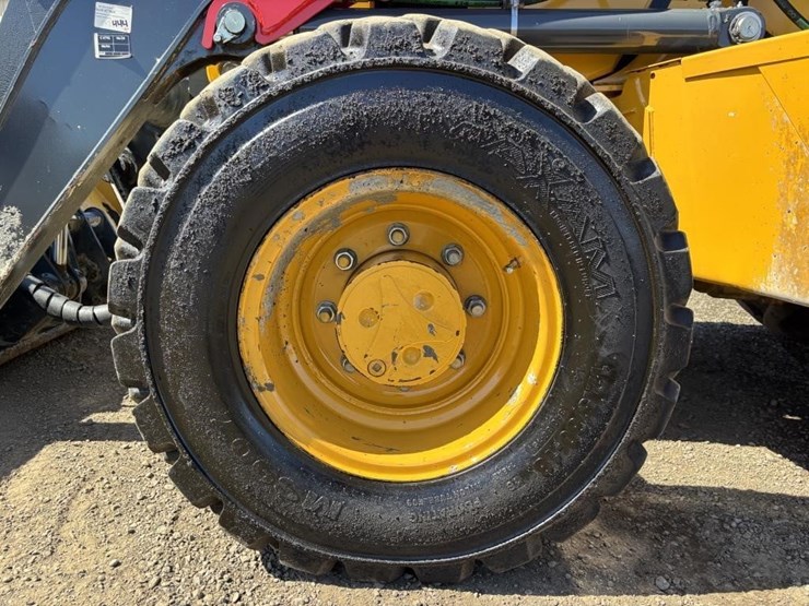 2020-deere-410l-image-27