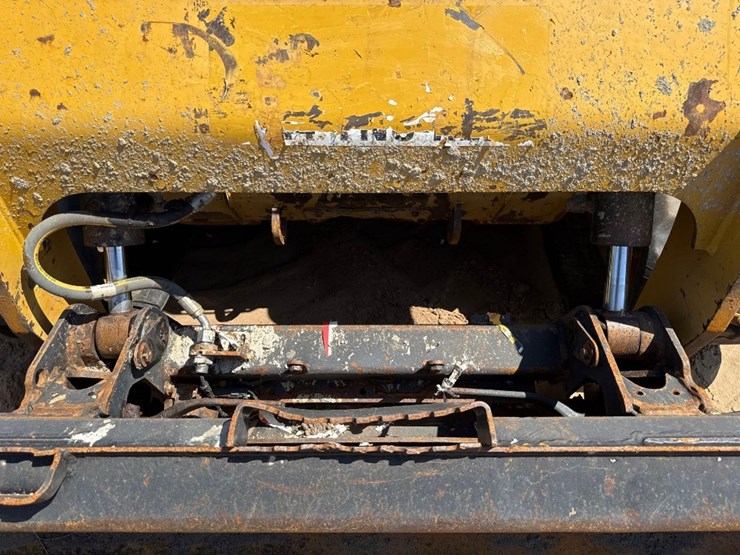 2020-caterpillar-279d3-image-10