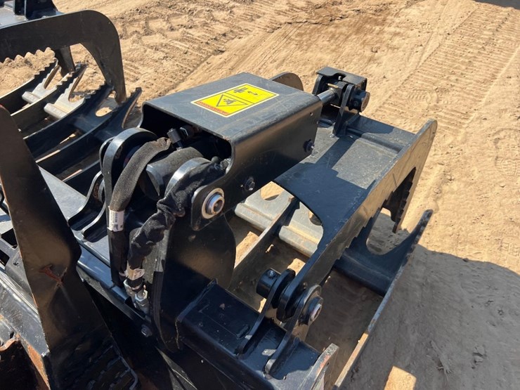 2023-caterpillar-279d3-image-18