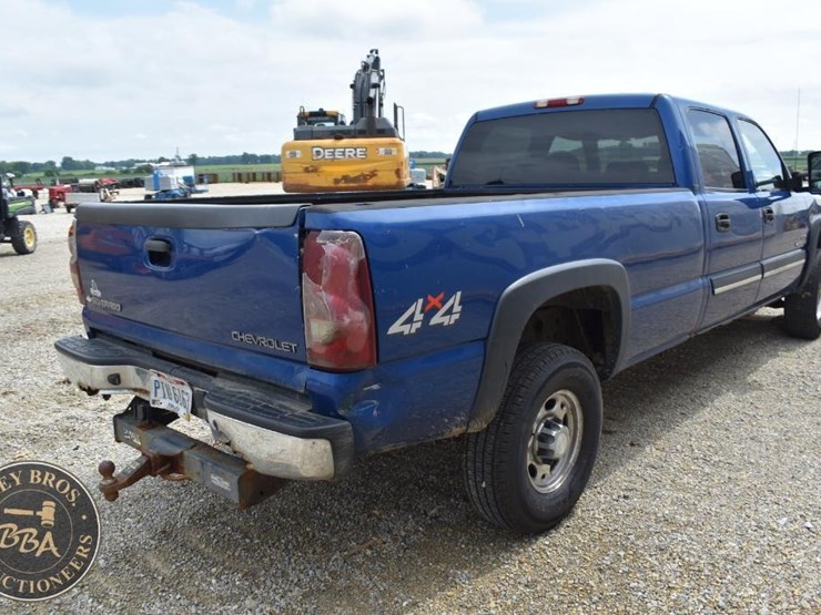 2003-chevrolet-silverado-2500-image-8