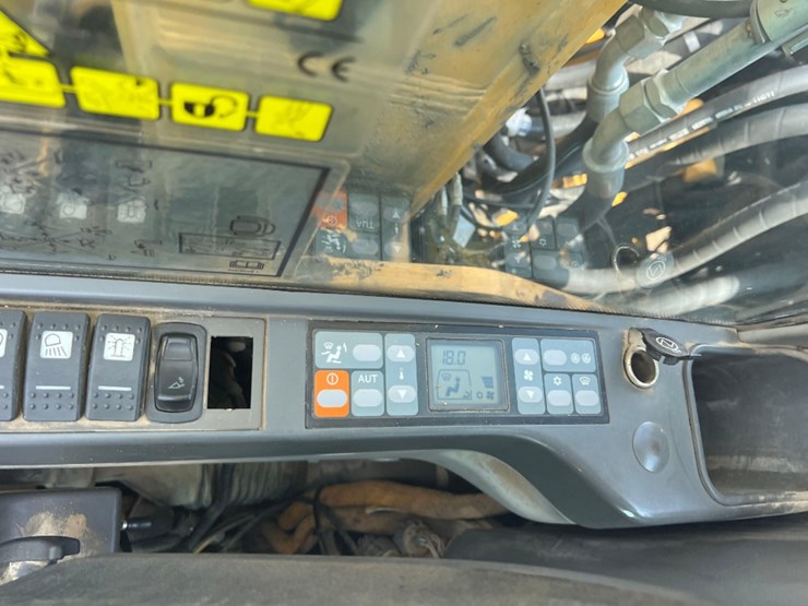 2011-caterpillar-m318d-image-29