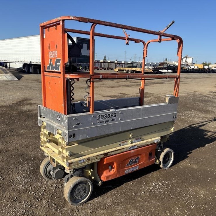 2014 JLG 1930ES