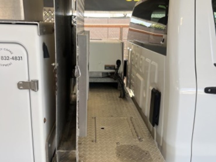 2015-chevrolet-silverado-3500hd-image-9