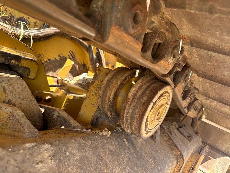 2017-caterpillar-d6k2-lgp-image-13