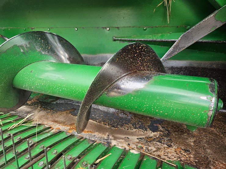 john-deere-338-image-28