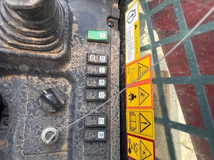 2023-takeuchi-tl10v2-image-30