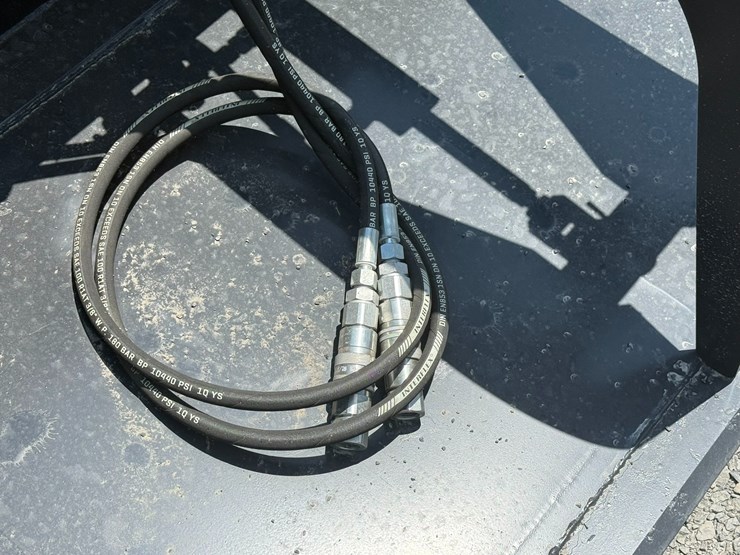 #2017-•-unused-jct-skid-steer-grapple-image-8