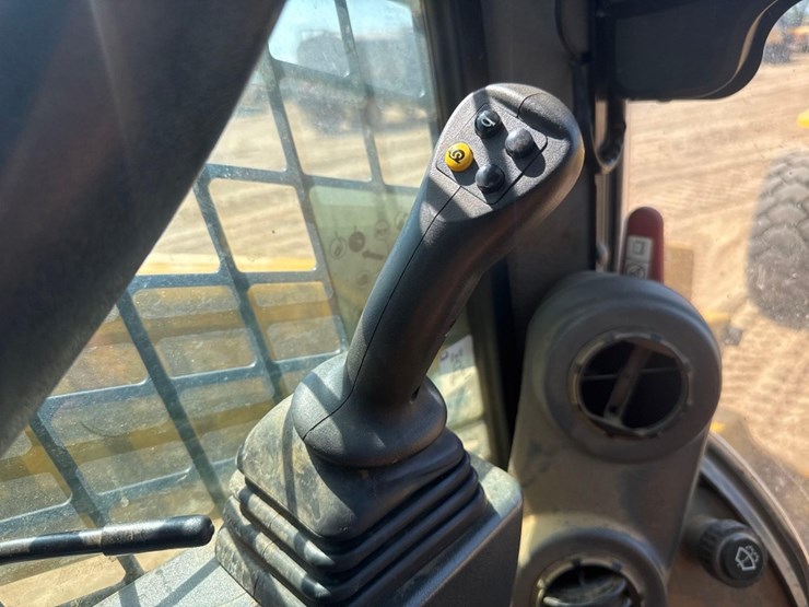 2020-caterpillar-299d3-xe-image-31