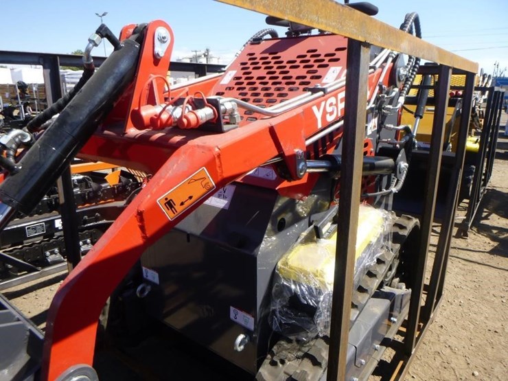 2025-agt-ysrt14-skid-steer-track-loader-image-10