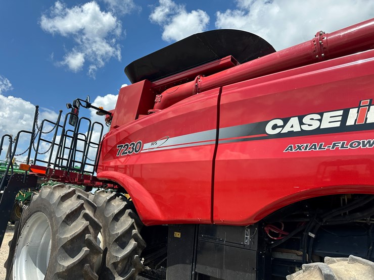 2012-case-ih-7230-image-24