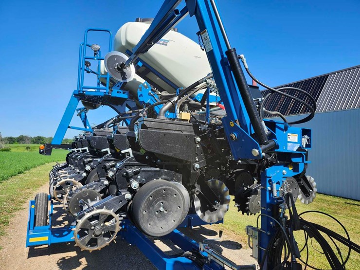 2019-kinze-3500-image-4