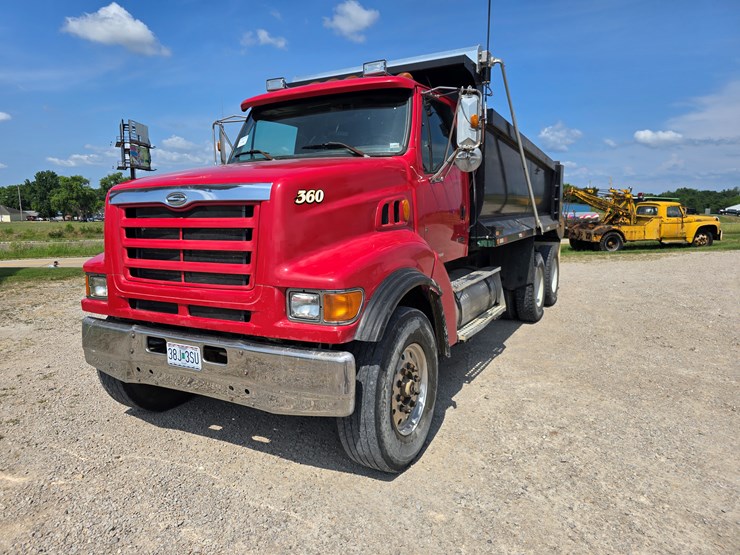 1999-sterling-l8511-image-1