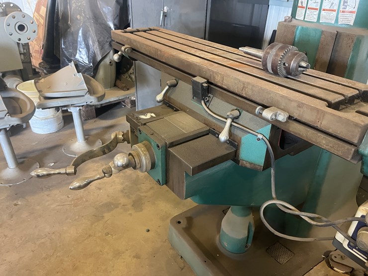 #5-•-2012-grizzly-9”-x-42”-vertical-mill-with-power-feed-image-10