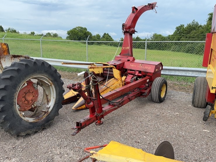 new-holland-718-image-1