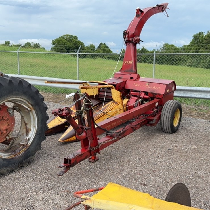 NEW HOLLAND 718