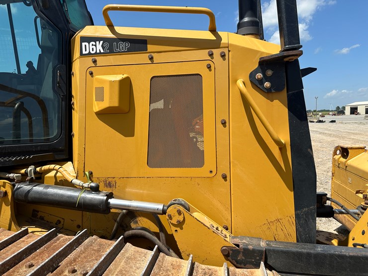 2017-caterpillar-d6k2-lgp-image-44