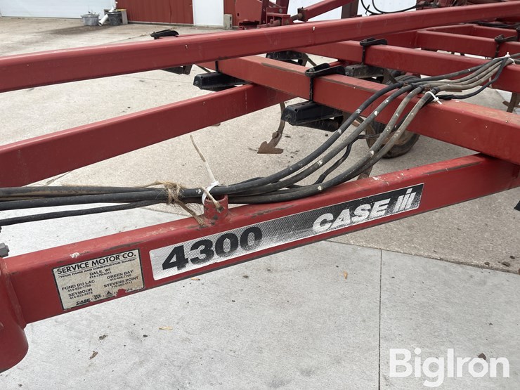 case-ih-4300-image-12