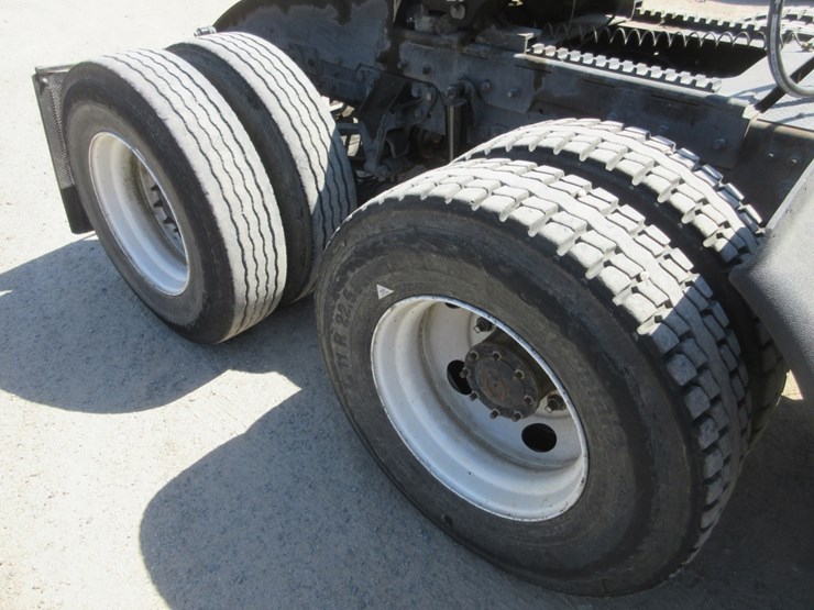 1993-freightliner-fld120-image-21