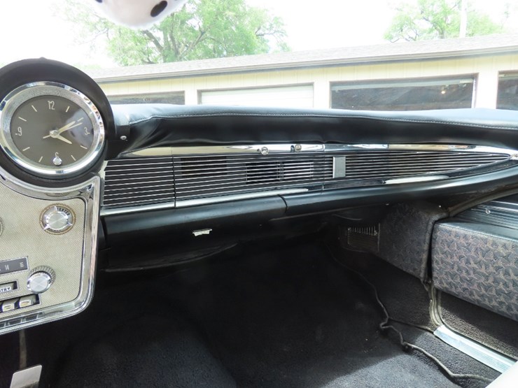 1960-lincoln-4dr-ht-image-18