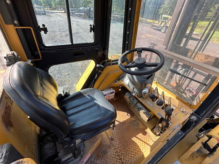 2010-caterpillar-cm1210106-rought-terrain-forklift-image-31